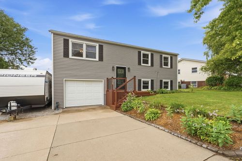 1428 Glenwood Dr, Le Claire, IA, 52753-9626 | Card Image