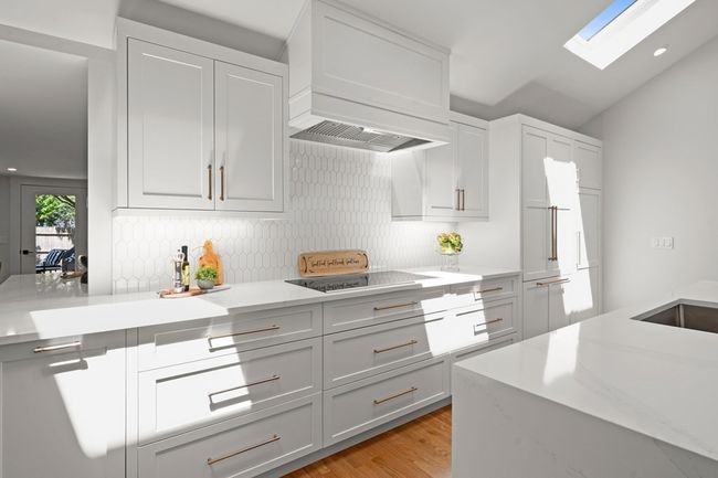 7 Bishops Ln, House other with 3 bedrooms, 5 bathrooms and 4 parking in Lynnfield MA | Image 8