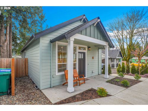 2308 Se Risley Ave, Milwaukie, OR, 97267-3747 | Card Image