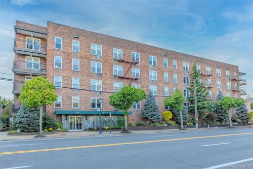 apt-4e-504 Merrick Rd, Lynbrook, NY, 11563-2302 | Card Image