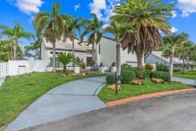 7605 Black Olive Way, House other with 3 bedrooms, 2 bathrooms and null parking in Tamarac FL | Image 2