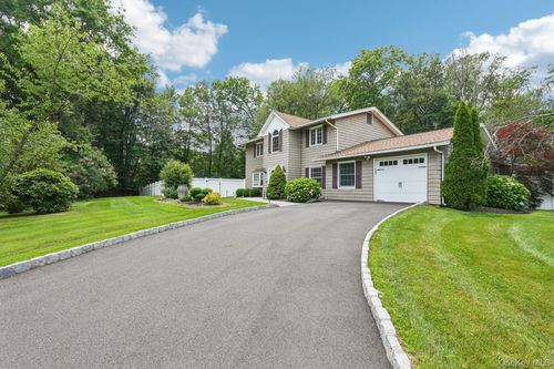 10 Brenda Ln, Bardonia, NY, 10954-1502 | Card Image