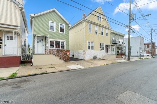 330 John St, Elizabeth, NJ, 07202-3946 | Card Image