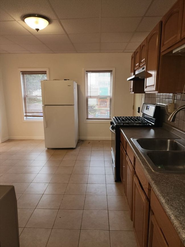 APT-1W - 74 Fulton St, Condo with 2 bedrooms, 1 bathrooms and null parking in Fall River MA | Image 6