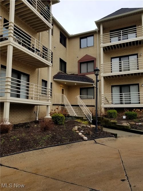 apt-201-19510 Lorain Rd, Fairview Park, OH, 44126-1927 | Card Image