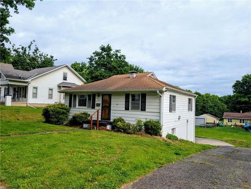 3327 Seneca St, Saint Joseph, MO, 64507-2028 | Card Image