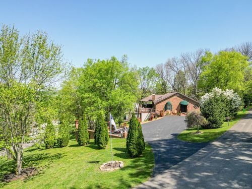 204 Hogan Ln, Columbia, TN, 38401-8625 | Card Image