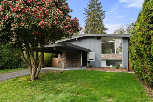 530 W 14th St, North Vancouver, BC, V7M1P9 | Card Image