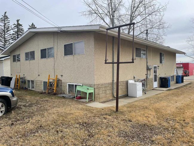 1-4 - 11112 102 Avenue W, Home with 3 bedrooms, 1 bathrooms and 4 parking in Fairview AB | Image 7