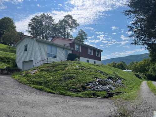 122 Adventure Rd, North Tazewell, VA, 24630-8053 | Card Image