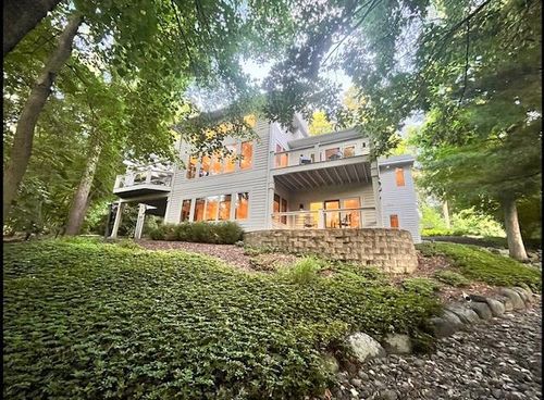 410 Deerpath W, Fontana, WI, 53125 | Card Image