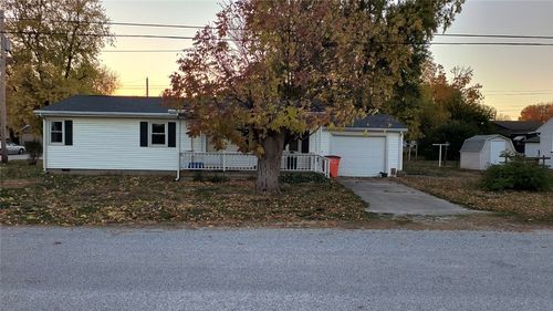 425 S Polk St, Sullivan, IL, 61951-2135 | Card Image