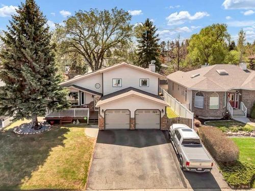 79 Fairview Way E, Brooks, AB, T1R0N6 | Card Image