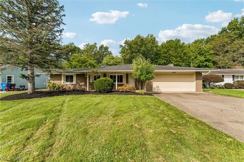 460 Long St, Amherst, OH, 44001-1447 | Card Image