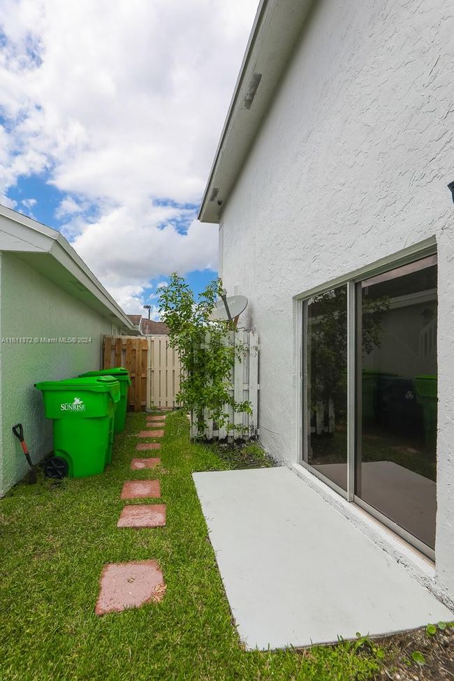 3749 Nw 107 Th Way, House other with 3 bedrooms, 3 bathrooms and null parking in Sunrise FL | Image 7