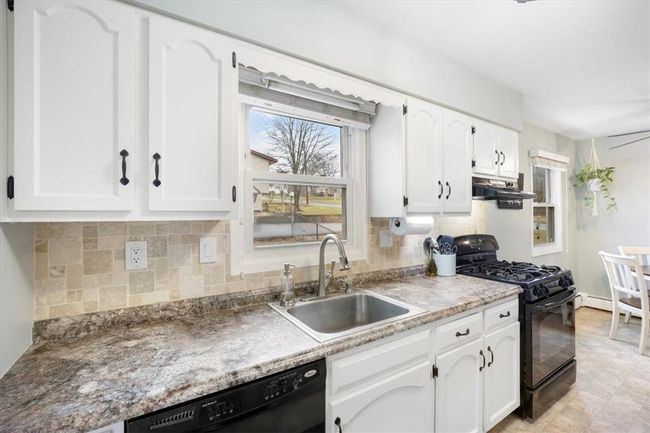 82 Scott Dr, House other with 3 bedrooms, 2 bathrooms and 1 parking in Wappingers Falls NY | Image 6