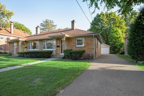 417 June Ter, Barrington, IL, 60010-3242 | Card Image