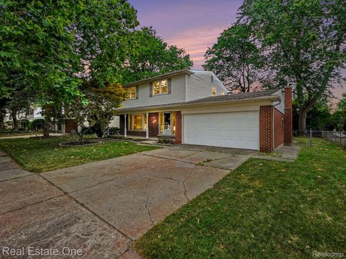 15562 Levan Rd, Livonia, MI, 48154-1916 | Card Image