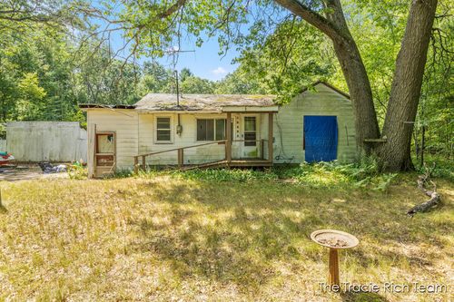 10603 Paw Paw Ave, Grant, MI, 49327-9334 | Card Image