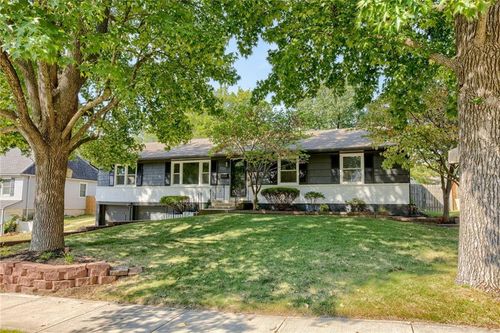 3320 Mohawk Ln, Kansas City, MO, 64116-2820 | Card Image
