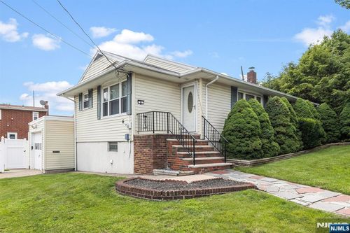 6 Gail Pl, Secaucus, NJ, 07094-3809 | Card Image