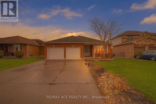 52 Foster Creek Dr, Newcastle, ON, L1B1G4 | Card Image