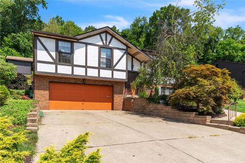 646 Ray Dr, Carnegie, PA, 15106-1808 | Card Image