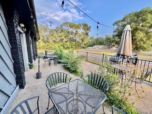 47980 Van Dyke Ave, Shelby Township, MI, 48317-3255 | Card Image