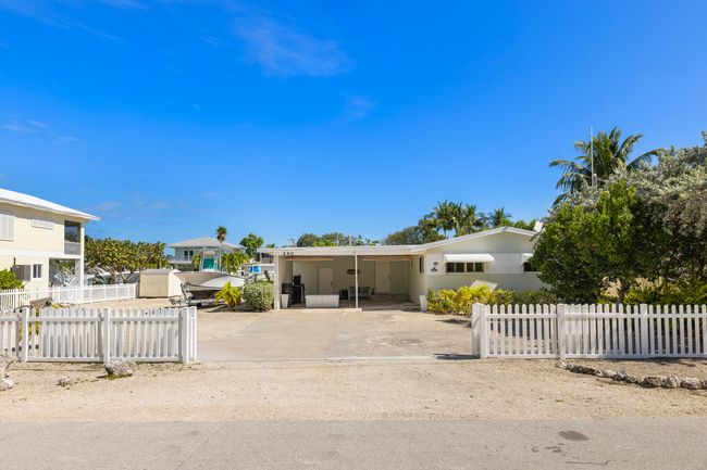 Front with Open Gate | Image 5