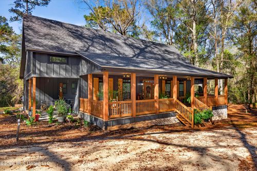 445 Live Oak Dr, Lucedale, MS, 39452-3876 | Card Image