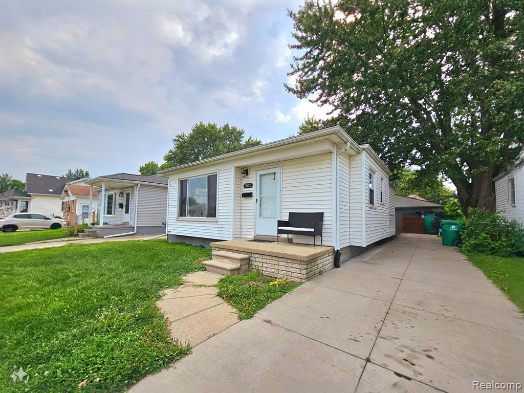 Brittany Ave, Eastpointe, MI 48021