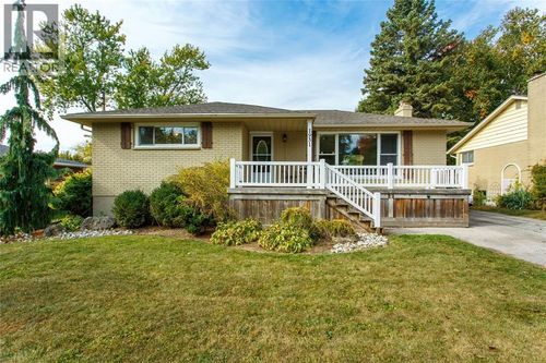 1931 Kenwick St, Bright's Grove, ON, N0N1C0 | Card Image