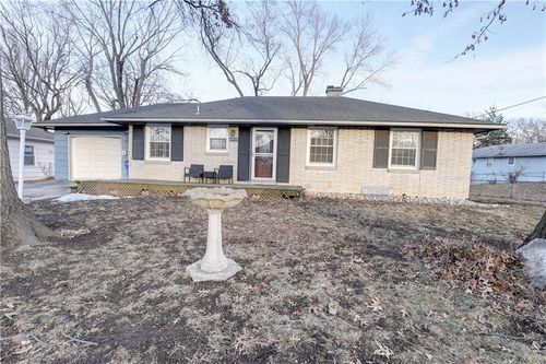 8419 Spring Valley Road, Raytown, MO, 64138 | Card Image