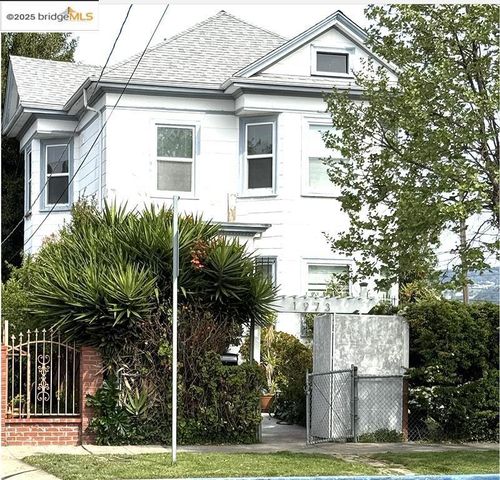1973 90th Ave, Oakland, CA, 94603-1701 | Card Image