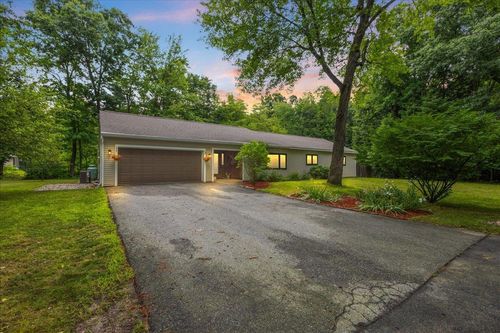 6 Fir St, Merrimack, NH, 03054-3634 | Card Image