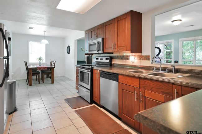 144 Pine Branch Gln, House other with 3 bedrooms, 3 bathrooms and null parking in Holly Lake Ranch TX | Image 12
