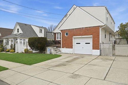 117 Terrace Ave, Hempstead, NY, 11550-2242 | Card Image