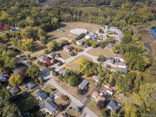 256 Madeleine Ln, Waterford, MI, 48328-2873 | Card Image