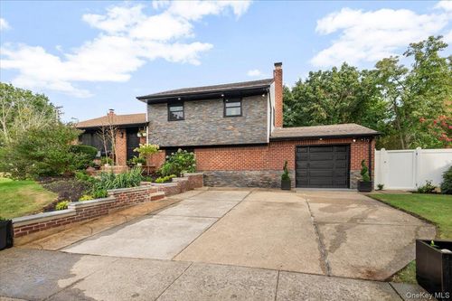 8 Barbara Ln, Jericho, NY, 11753-2601 | Card Image