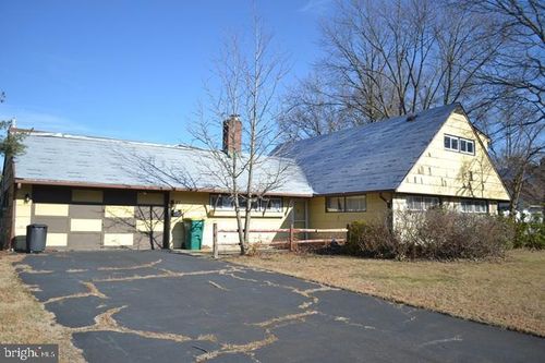 27 Spicebush Rd, LEVITTOWN, PA, 19056-2212 | Card Image