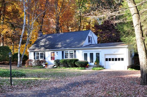 20 Lostbrook Road, Simsbury, CT, 06092 | Card Image