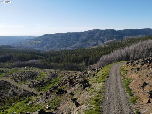  Middle Horse Creek Rd, Unknown, OR, 97038 | Card Image