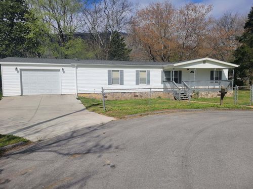 8403 Summers Park Ln, Soddy Daisy, TN, 37379-4263 | Card Image