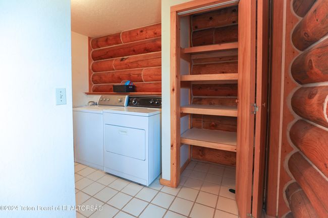 5 Black Bear Rd, House other with 5 bedrooms, 2 bathrooms and null parking in Pinedale WY | Image 13
