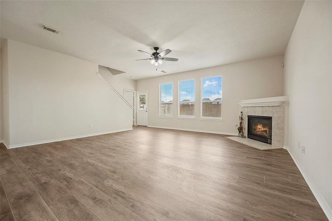 Light and bright family room | Image 9