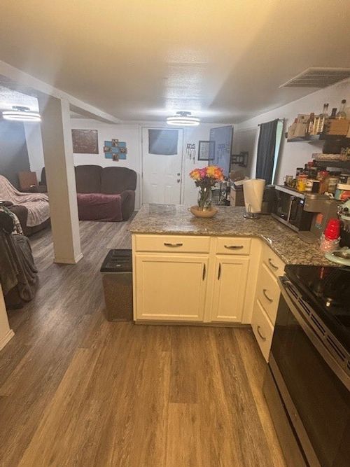 502 Cleveland Ave, Russellville, AR, 72801-3910 | Card Image