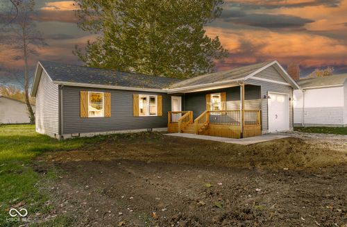 521 W Maple St, Austin, IN, 47102-1651 | Card Image