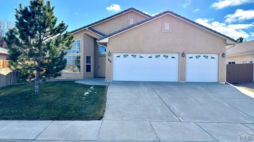 956 Peachcrest Dr, Pueblo, CO, 81005-5590 | Card Image