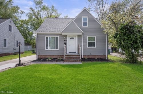 468 E 305th St, Willowick, OH, 44095-3742 | Card Image