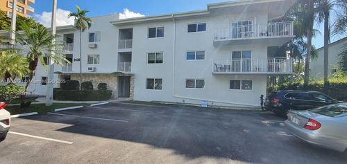 apt-304-2430 Ne 135th St, North Miami, FL, 33181-3571 | Card Image